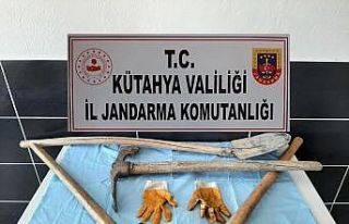 Kaçak kazı yapan 2 kişi suçüstü yakalandı