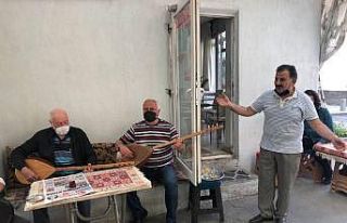 Kademeli normalleşmenin ilk gününde müşterilerini...