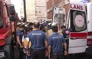 Kadıköy’de 5 katlı apartmanda çıkan yangında...