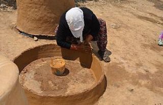 Kadın elinde şekillenen tandırlar geçim kaynağı...