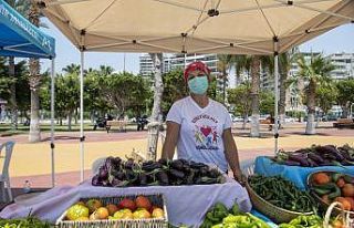 Kadınlar atıklardan üretti, belediye stantlarında...