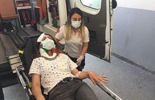 Kaldırımda yürürken başına merdiven düştü