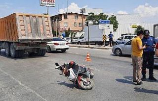 Kamyonun metrelerce sürüklediği elektrikli bisiklet...