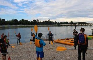 Kanocular Meriç Nehri’nde kürek çekti