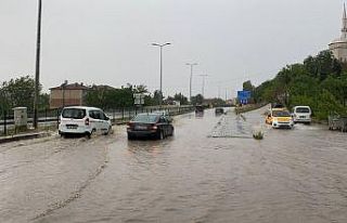 Karabük’te sağanak sonrası yollar göle döndü
