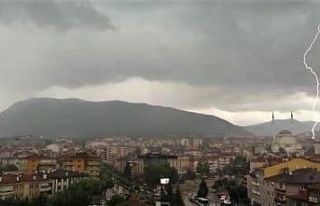 Karabük’te yıldırım düşme anı anbean kaydedildi