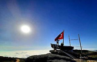 Karadenizli teknelerini, kayıklarını dağlara taşımaya...