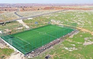 Karaköprü kırsalında sentetik çim saha çalışması