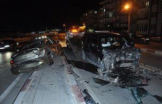 Karaman’da otomobil ile hafif ticari araç çarpıştı:...
