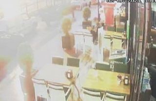 Karşı kaldırımdaki ağaca yıldırım düşünce...