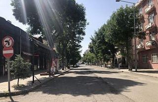 Kars’ta caddelerde hafta sonu sessizliği