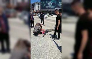 Kavşak içinde dönmeye çalışırken otomobil çarptı