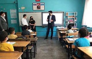 Kaymakam Kurt’tan okul ziyareti