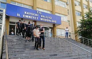 Kayseri’de uyuşturucu operasyonu: 1’i kadın...