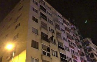 Kendini 4. kattan boşluğa bıraktı