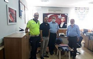 Kendisine ceza yazan polise teşekkür etti