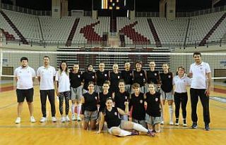 Kepez voleybol A takımı finallerde Antalya’yı...
