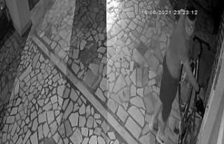 Kilitli bisikleti saniyeler içerisinde çaldı