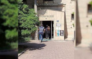 Kimliğinde fotoğrafı olmayan genç kızın yardımına...