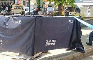 Kimsesiz adam kaldırımda ölü bulundu