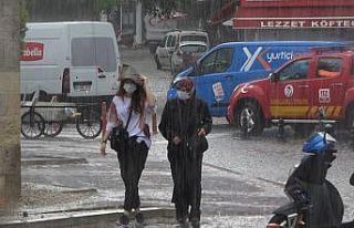 Kırklareli’nde sağanak yağış vatandaşları...