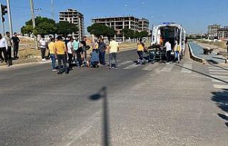 Kırmızı ışıkta geçti otomobile çarptı: 2...