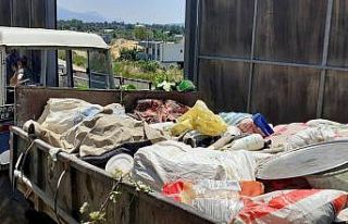 "Kokuyor" diye şikayet edilen evden 2 römork...