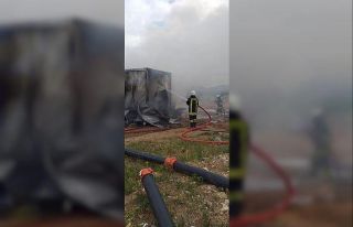 Konteynerde çıkan yangın itfaiye ekiplerince söndürüldü