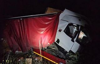 Kontrolden çıkan çekici yoldan çıktı; 1 yaralı