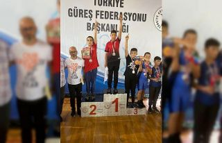 Korkutelili güreşçiler takım halinde Türkiye...