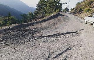 Kozan’da köylülerin yol çilesi
