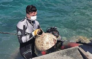 Kuşadası’nda şaşırtan görüntü, denizden...
