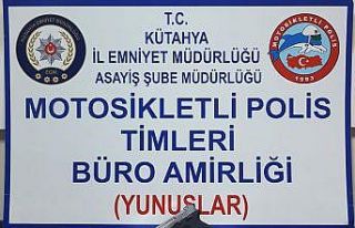 Kütahya’da bir araçta kurusıkıdan bozma tabanca...