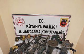 Kütahya’da hırsızlık olayına karışan 3 zanlı...