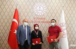 Kütahya’da yarışmada dereceye giren öğrenciler...