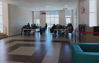 Kütüphaneler dolu dolu