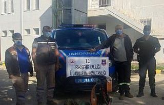 Madenden su motoru çalan şüpheliler yakalandı