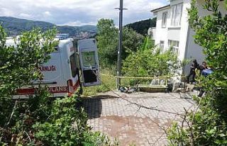 Mahalleli kanlar içinde buldu, sağlık ekiplerine...