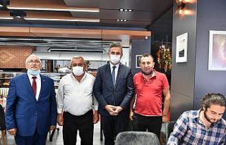 Mamak Belediye Başkanı Köse, ilçede yeni bir işyerinin...