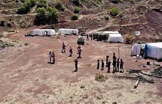 Mangal kömürü işçilerinin çadırda yaşamı...