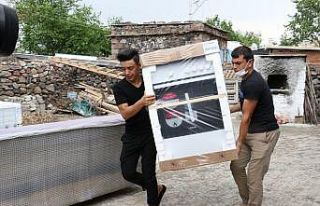 Manisa Büyükşehir’den evi yanan ailelere destek