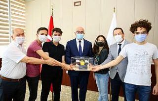 Manisalı öğrencilerden su altı manevra kabiliyetine...