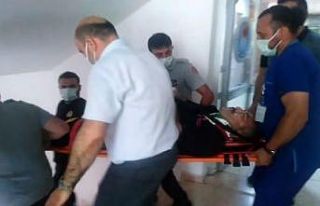 Merdivenden düşerek yaralandı