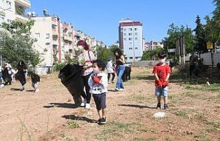 Mersin’de gönüllüler çevre temizliği yaptı