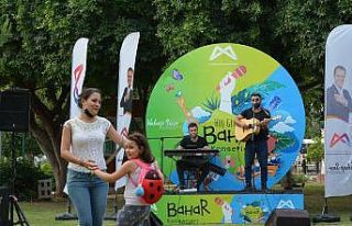 Mersin’de sosyal mesafeli 402 konserde bin 252 yerel...