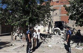 Metruk binaların yıkımı sürüyor