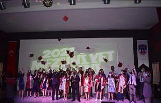 Mezuniyet coşkusunu yaşadılar