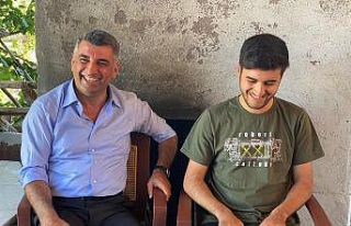 Milletvekili Erol, başarılı öğrenci Mahir’le...