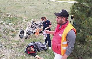 Minibüs ile Karayolları yol bakım aracı çarpıştı:...