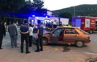 Minibüs ile otomobil çarpıştı, 2 kişi yaralandı